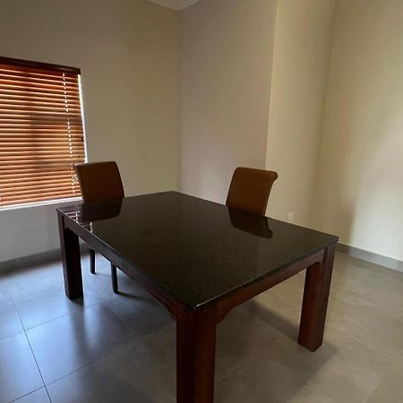 Camelot Guest House & Apartments Потчефструм Екстериор снимка