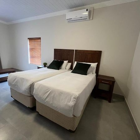 Camelot Guest House & Apartments Потчефструм Екстериор снимка