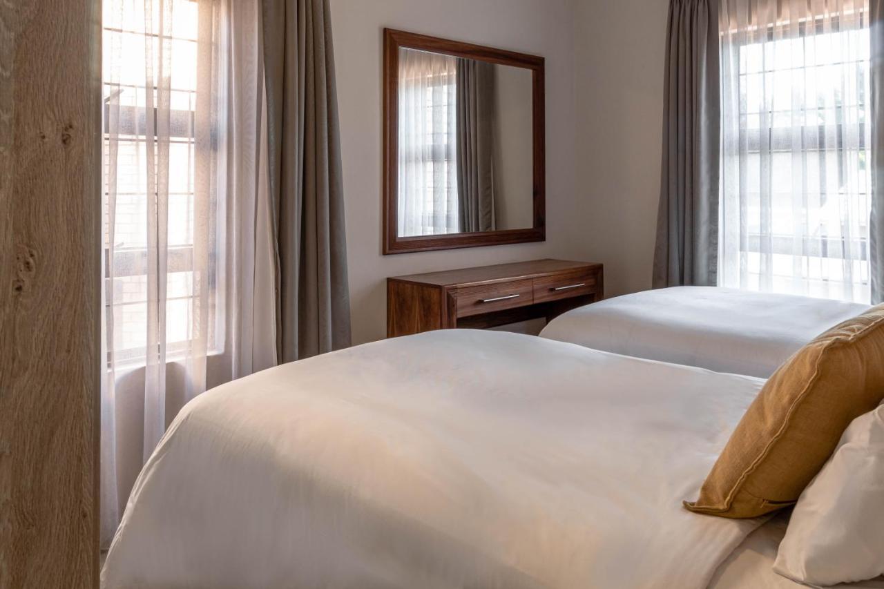 Camelot Guest House & Apartments Потчефструм Екстериор снимка