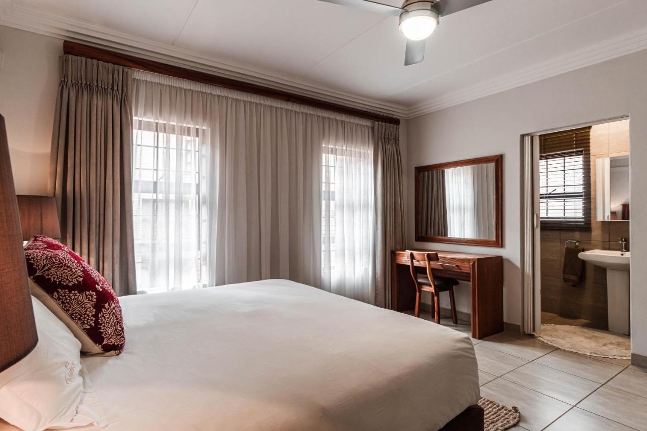 Camelot Guest House & Apartments Потчефструм Екстериор снимка
