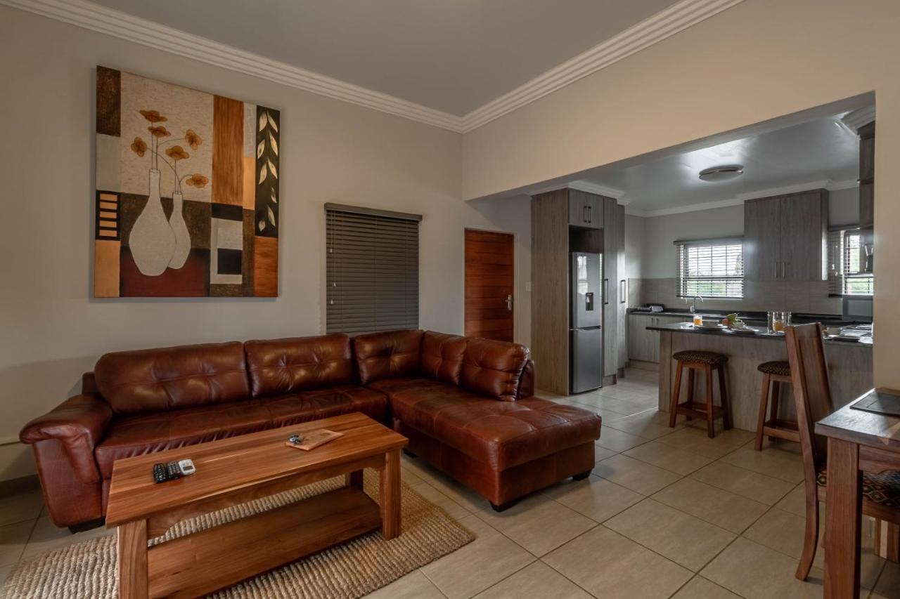 Camelot Guest House & Apartments Потчефструм Екстериор снимка