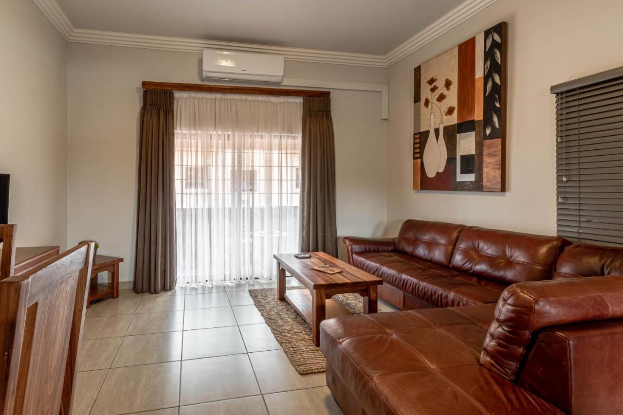 Camelot Guest House & Apartments Потчефструм Екстериор снимка