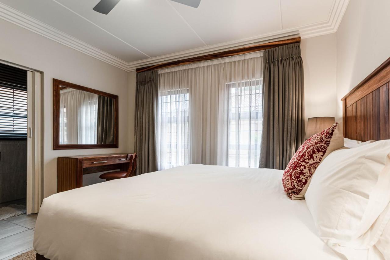 Camelot Guest House & Apartments Потчефструм Екстериор снимка