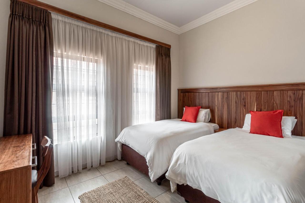 Camelot Guest House & Apartments Потчефструм Екстериор снимка