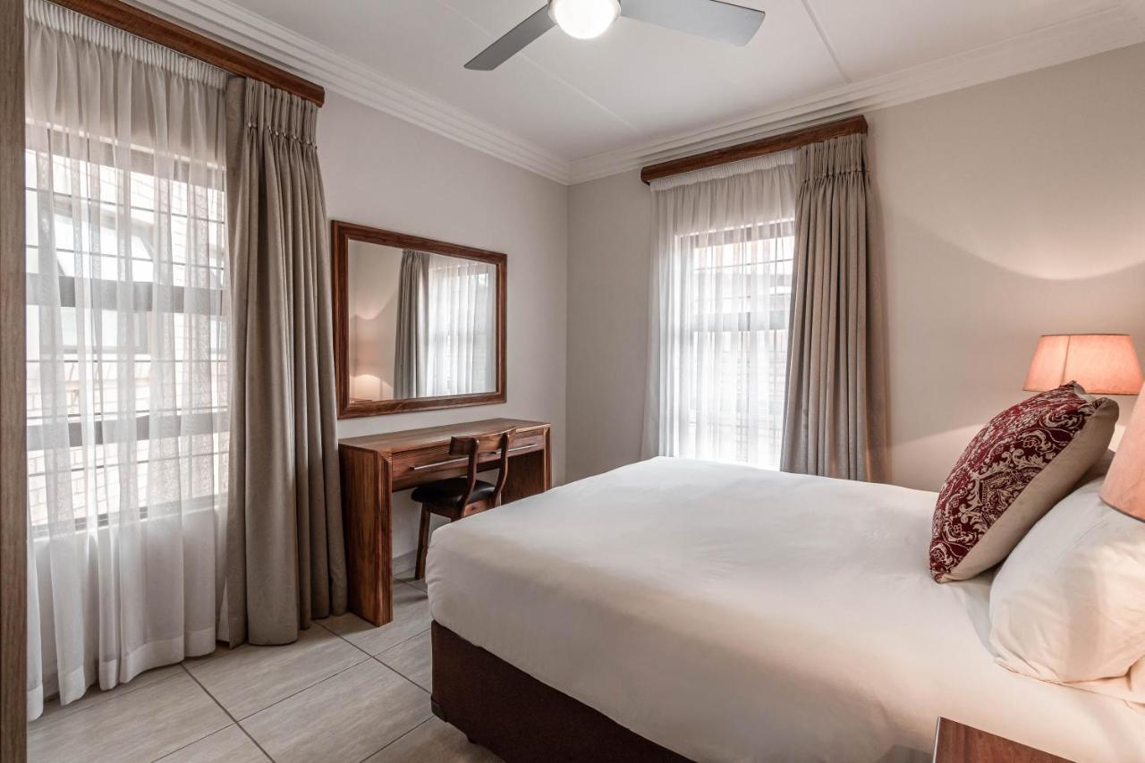 Camelot Guest House & Apartments Потчефструм Екстериор снимка