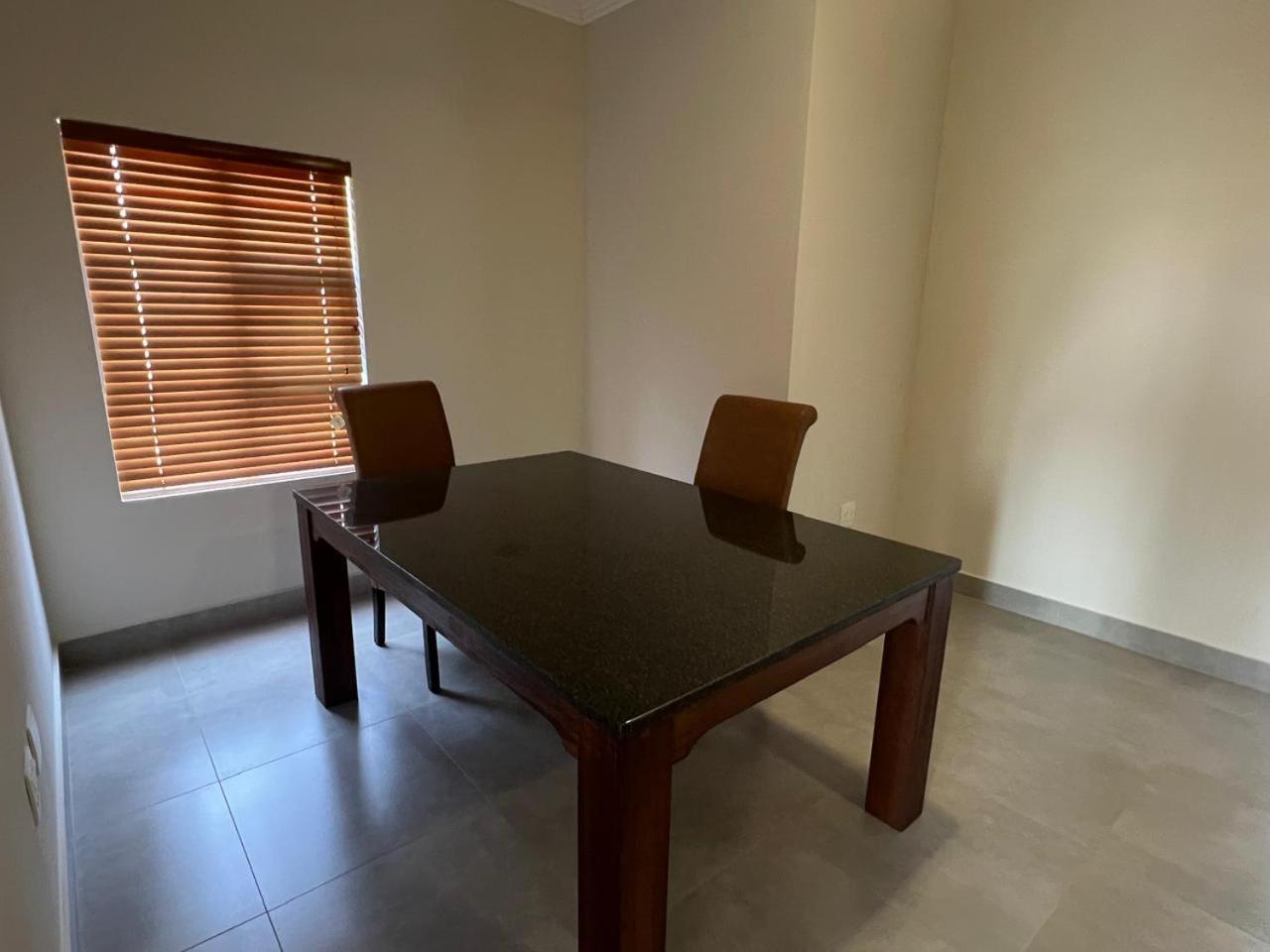 Camelot Guest House & Apartments Потчефструм Екстериор снимка