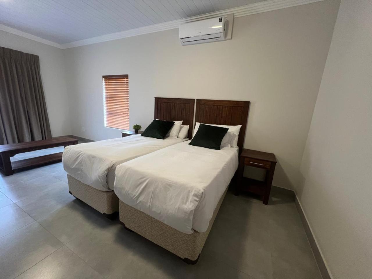 Camelot Guest House & Apartments Потчефструм Екстериор снимка