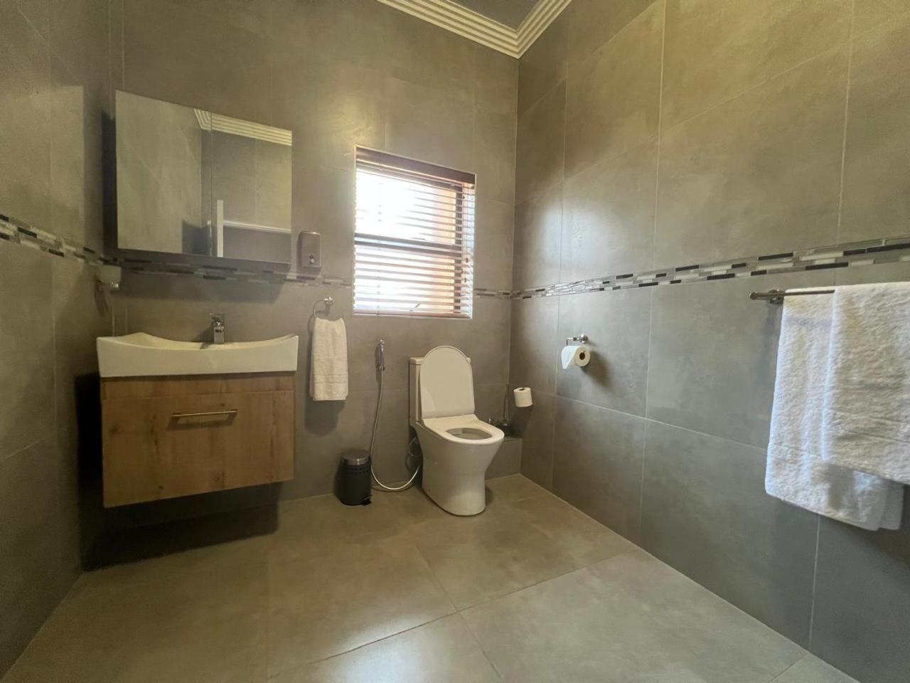 Camelot Guest House & Apartments Потчефструм Екстериор снимка