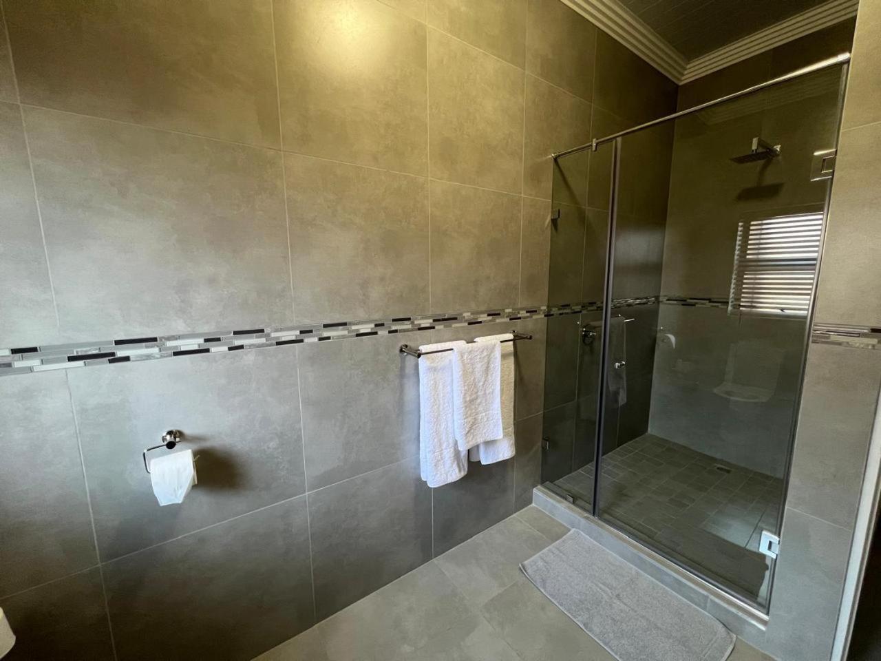 Camelot Guest House & Apartments Потчефструм Екстериор снимка