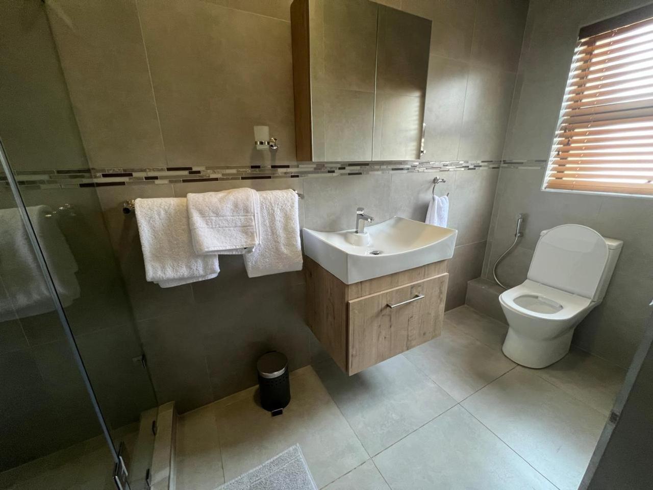Camelot Guest House & Apartments Потчефструм Екстериор снимка