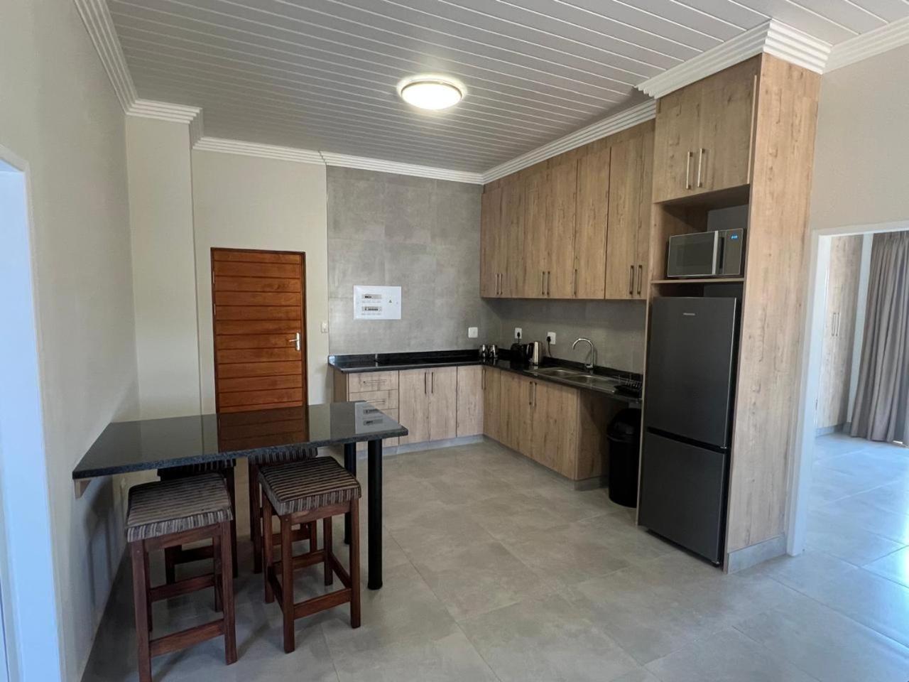 Camelot Guest House & Apartments Потчефструм Екстериор снимка