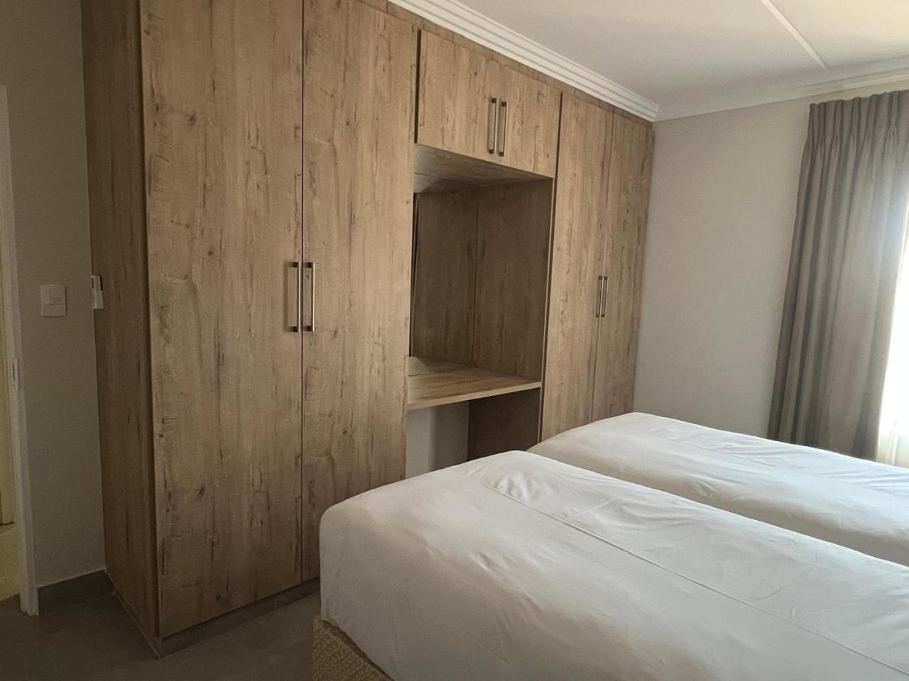 Camelot Guest House & Apartments Потчефструм Екстериор снимка