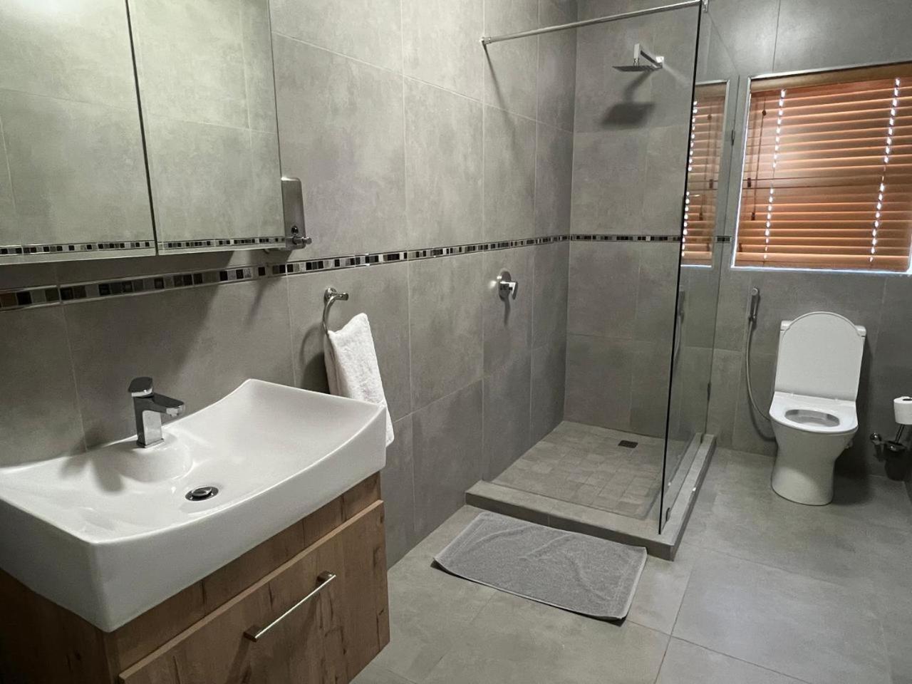 Camelot Guest House & Apartments Потчефструм Екстериор снимка