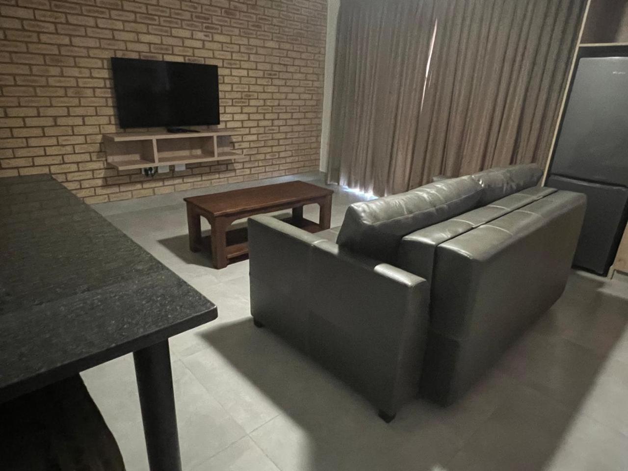Camelot Guest House & Apartments Потчефструм Екстериор снимка