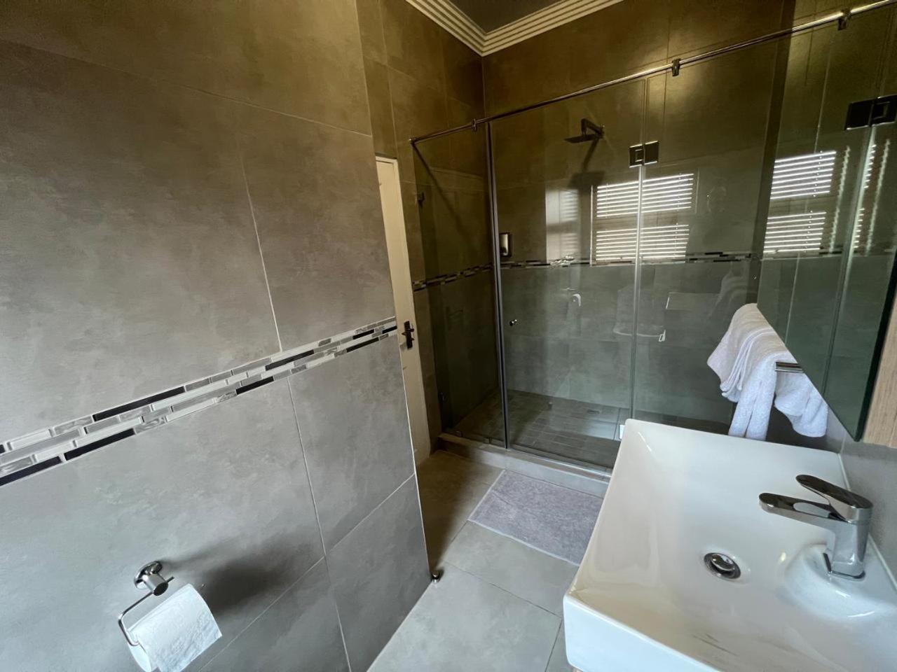 Camelot Guest House & Apartments Потчефструм Екстериор снимка
