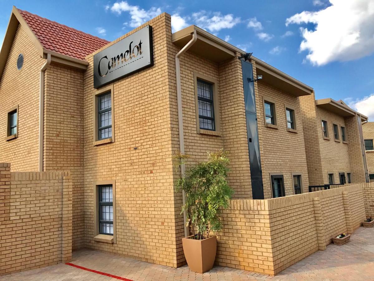 Camelot Guest House & Apartments Потчефструм Екстериор снимка